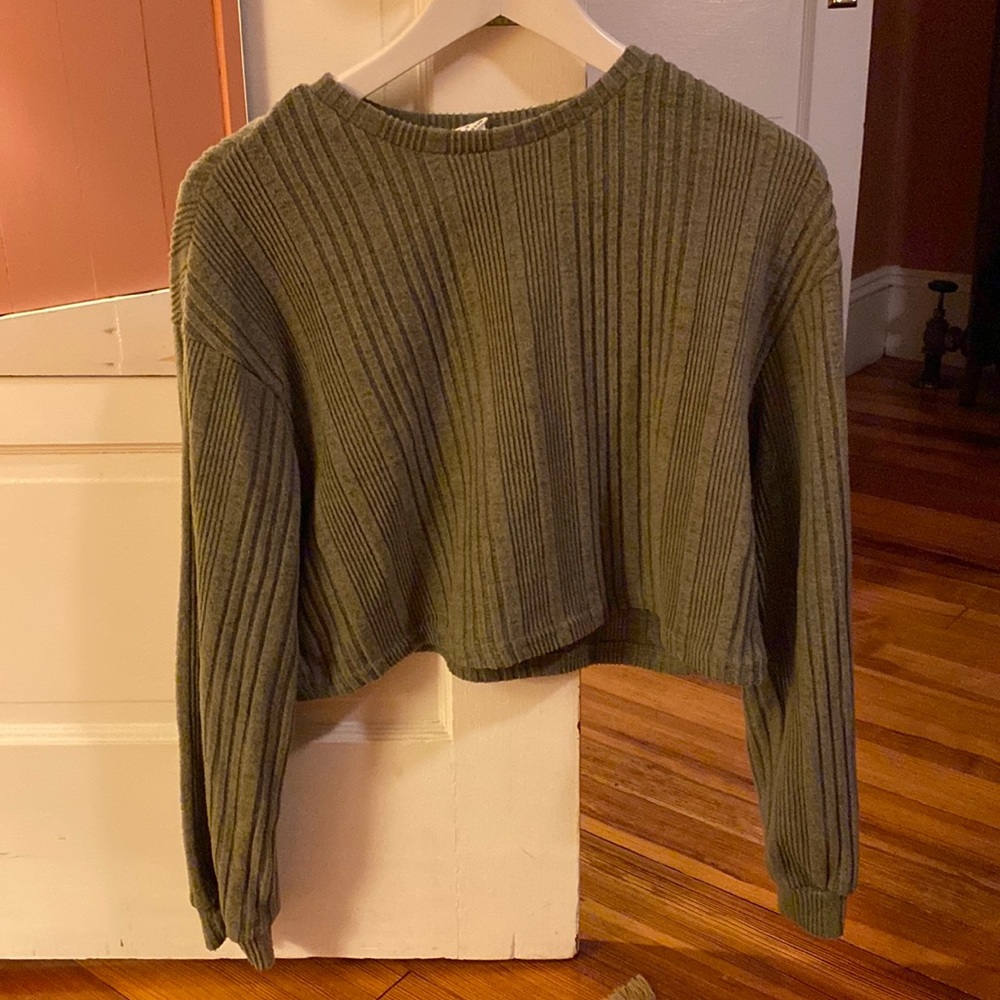 SHEIN green long sleeve crop top